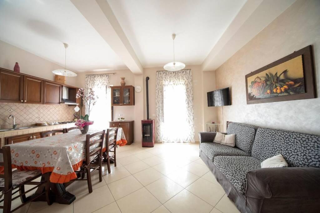 Casa Vacanze Il Fischio Del Vento Zafferana Etnea Bagian luar foto